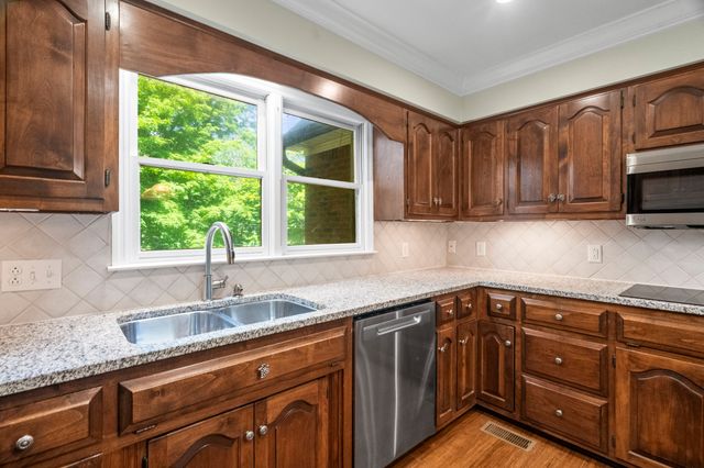 612 Fairway Trl, Springfield, TN 37172