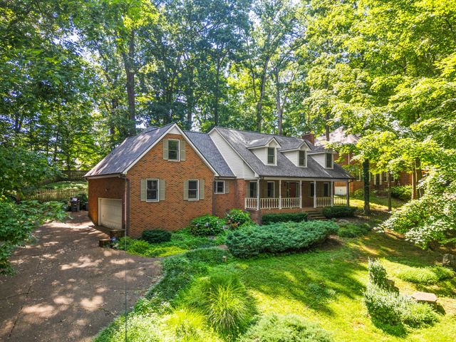 612 Fairway Trl, Springfield, TN 37172