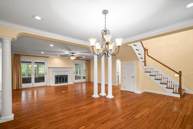 612 Fairway Trl, Springfield, TN 37172