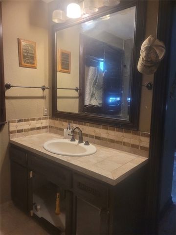 942 Delaine Dr, Corpus Christi, TX 78411