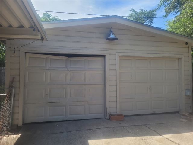 942 Delaine Dr, Corpus Christi, TX 78411