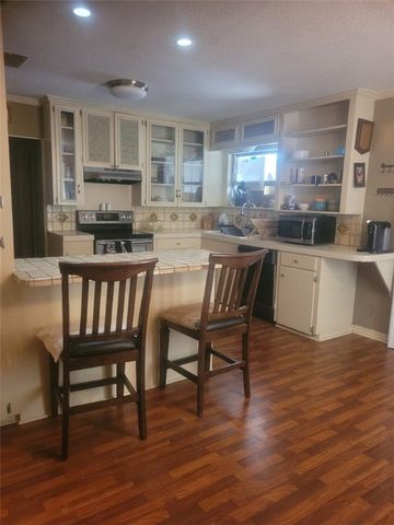 942 Delaine Dr, Corpus Christi, TX 78411