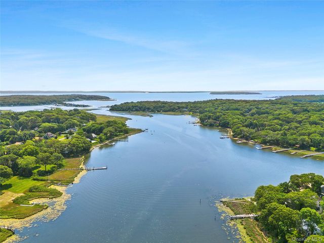 5050 Pequash Avenue, Cutchogue, NY 11935