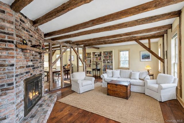 5050 Pequash Avenue, Cutchogue, NY 11935