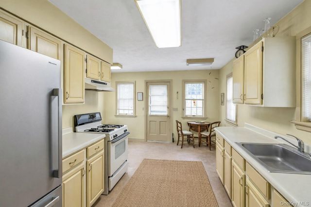 5050 Pequash Avenue, Cutchogue, NY 11935