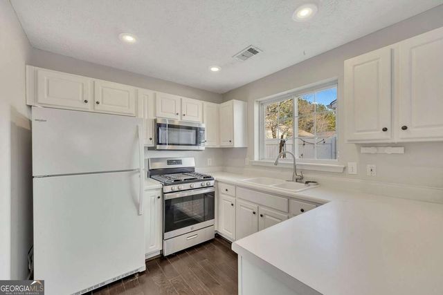 194 W Oaks Place, Woodstock, GA 30188