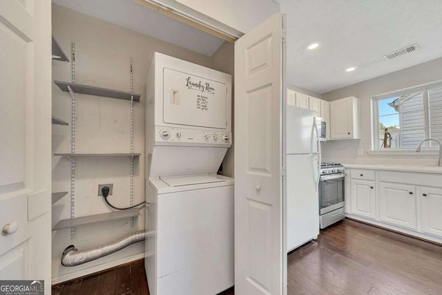 194 W Oaks Place, Woodstock, GA 30188