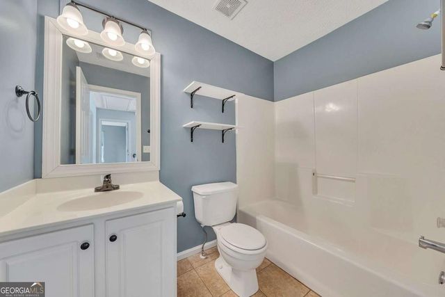 194 W Oaks Place, Woodstock, GA 30188