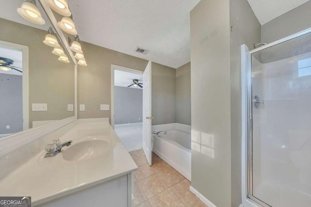 194 W Oaks Place, Woodstock, GA 30188