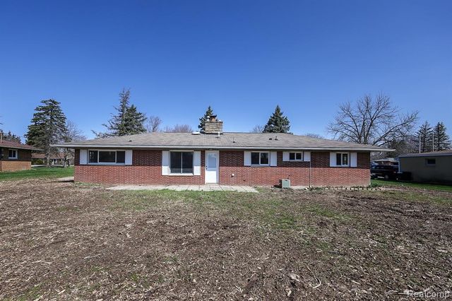 2462 Green Acres Drive, Grand Blanc, MI 48439