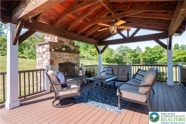 1910 Tulpe Way, Springfield Twp, PA 18077