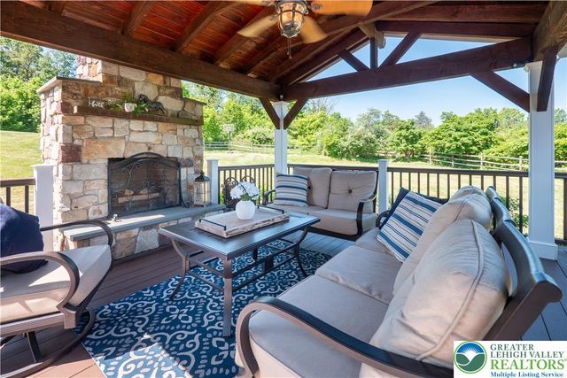 1910 Tulpe Way, Springfield Twp, PA 18077