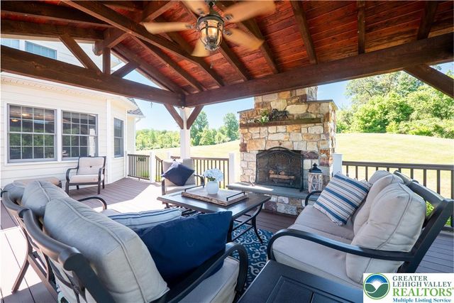 1910 Tulpe Way, Springfield Twp, PA 18077