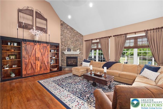 1910 Tulpe Way, Springfield Twp, PA 18077