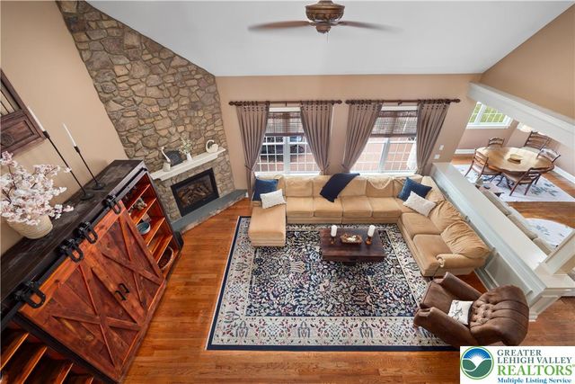 1910 Tulpe Way, Springfield Twp, PA 18077