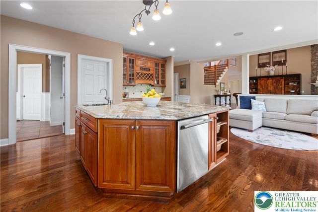 1910 Tulpe Way, Springfield Twp, PA 18077