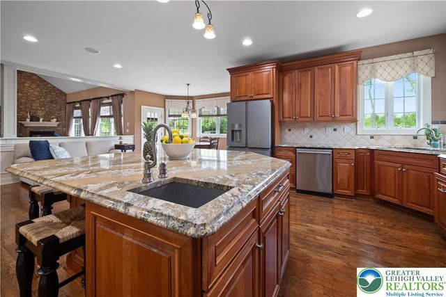 1910 Tulpe Way, Springfield Twp, PA 18077