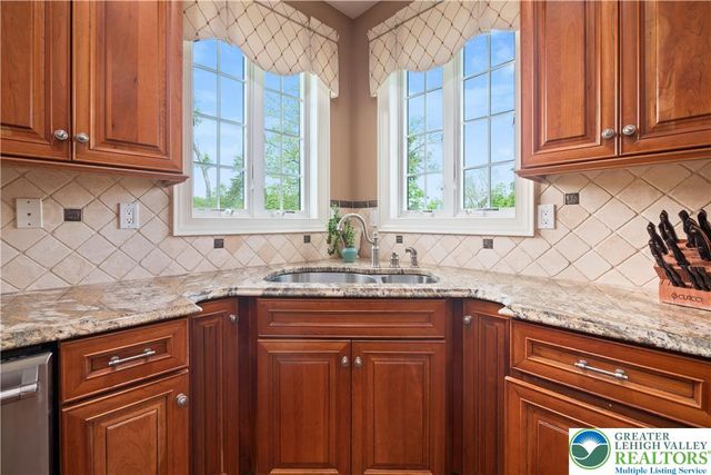 1910 Tulpe Way, Springfield Twp, PA 18077