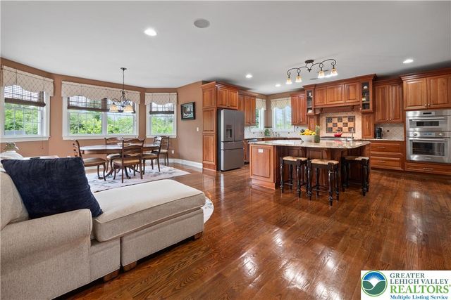 1910 Tulpe Way, Springfield Twp, PA 18077