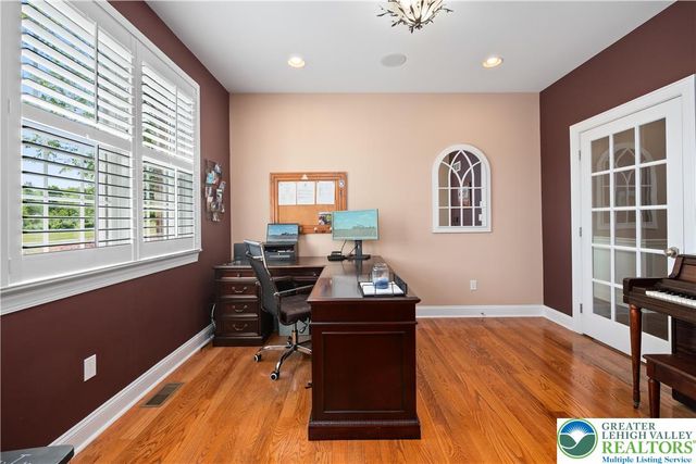 1910 Tulpe Way, Springfield Twp, PA 18077