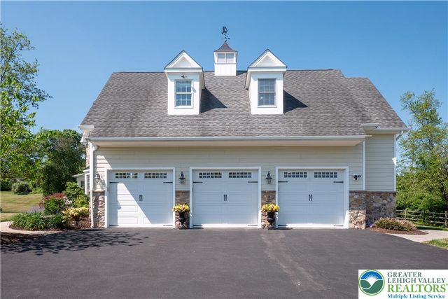 1910 Tulpe Way, Springfield Twp, PA 18077