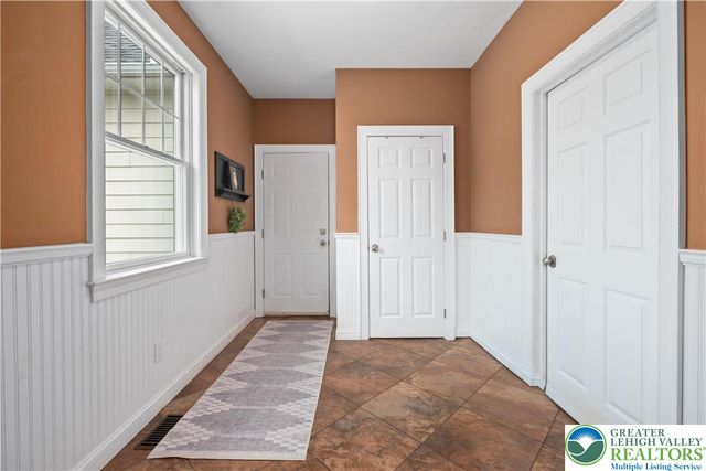 1910 Tulpe Way, Springfield Twp, PA 18077