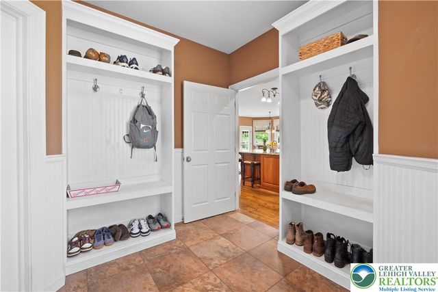 1910 Tulpe Way, Springfield Twp, PA 18077