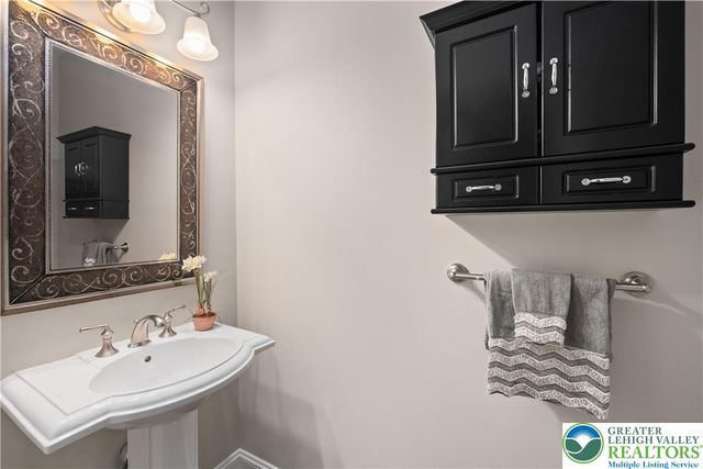 1910 Tulpe Way, Springfield Twp, PA 18077