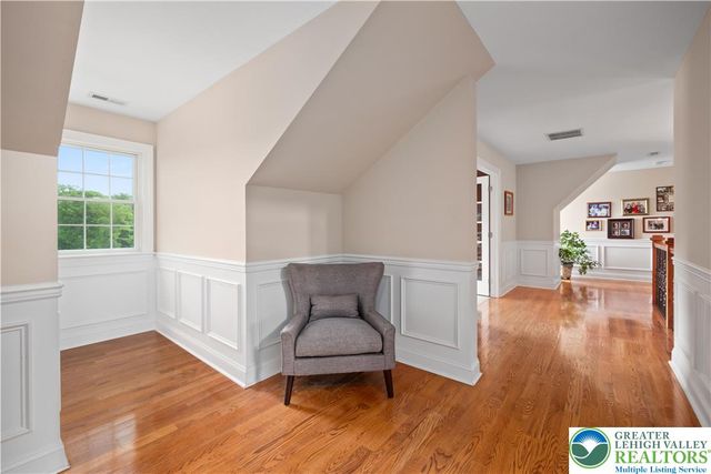 1910 Tulpe Way, Springfield Twp, PA 18077