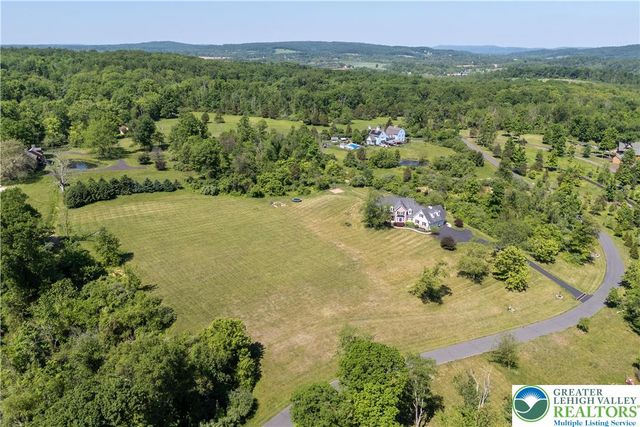 1910 Tulpe Way, Springfield Twp, PA 18077