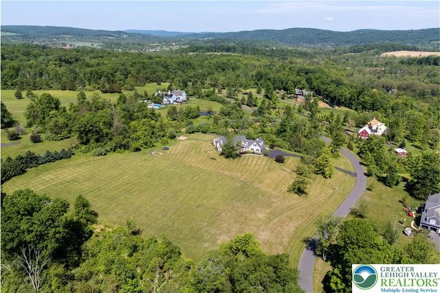 1910 Tulpe Way, Springfield Twp, PA 18077