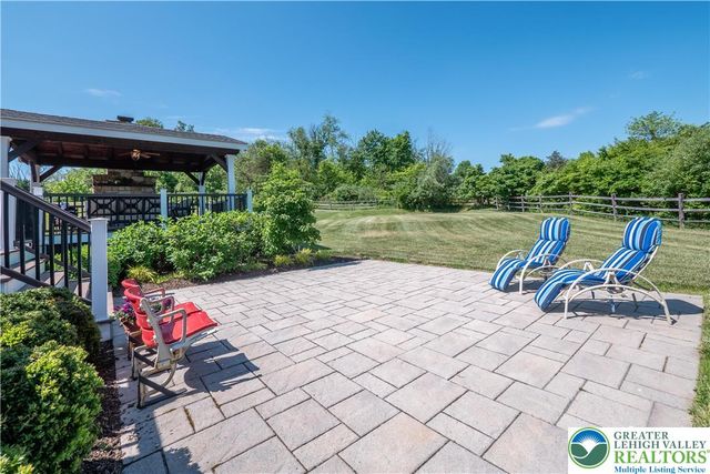 1910 Tulpe Way, Springfield Twp, PA 18077