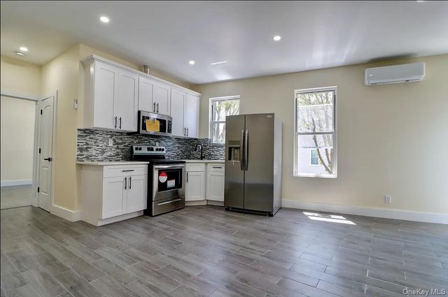 7529 62nd Street, Glendale, NY 11385