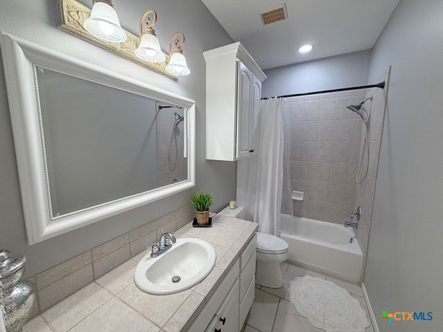 204 Windwood Lane, Victoria, TX 77904