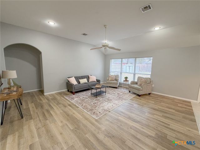 204 Windwood Lane, Victoria, TX 77904