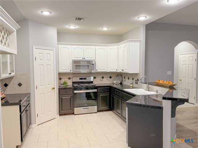 204 Windwood Lane, Victoria, TX 77904