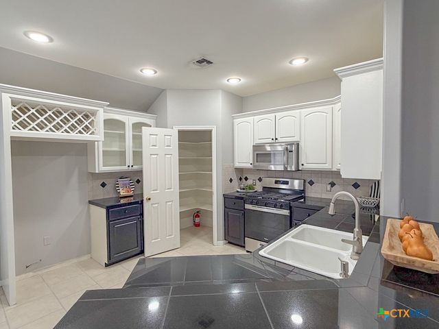 204 Windwood Lane, Victoria, TX 77904