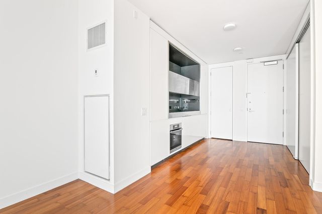 15 William St Apt 11F, New York City, NY 10005