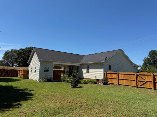 110 Kitty Meyer Ln, Loretto, TN 38469