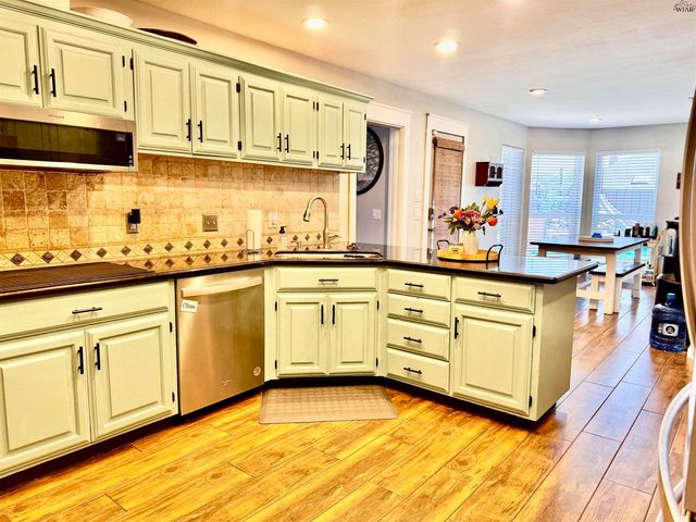 1106 PHEASANT LANE, Burkburnett, TX 76354