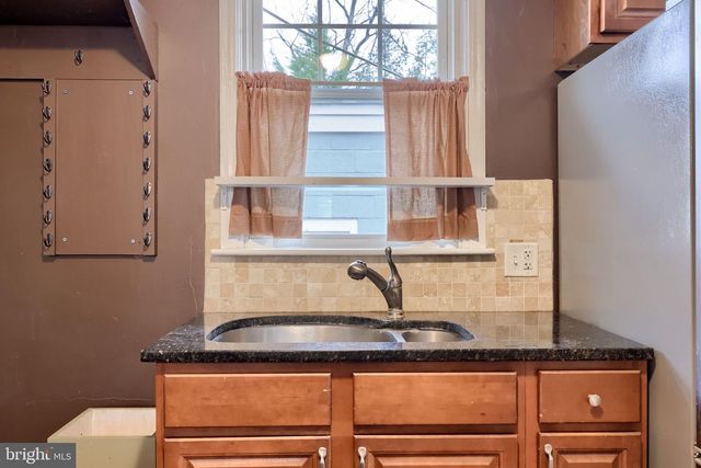 120 LANCASTER AVE, Strasburg, PA 17579