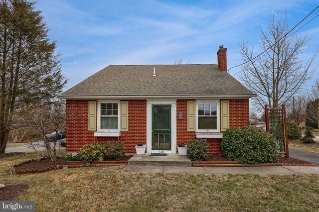 120 LANCASTER AVE, Strasburg, PA 17579