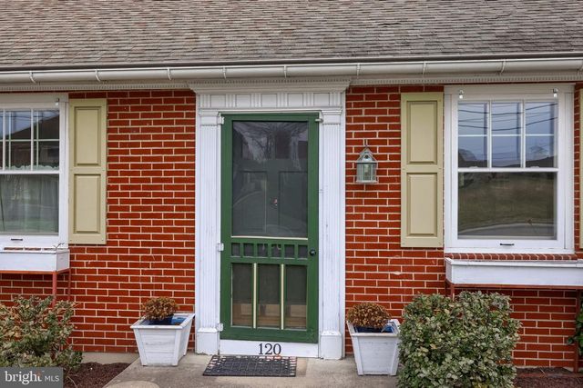 120 LANCASTER AVE, Strasburg, PA 17579