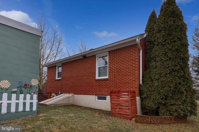 120 LANCASTER AVE, Strasburg, PA 17579