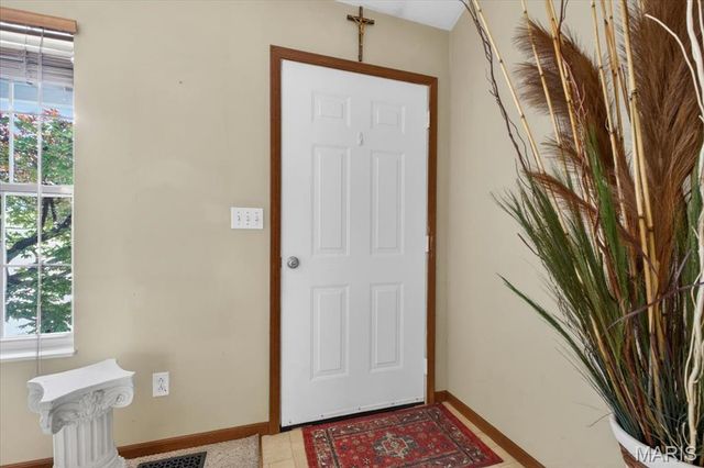 586 Monty View, Washington, MO 63090
