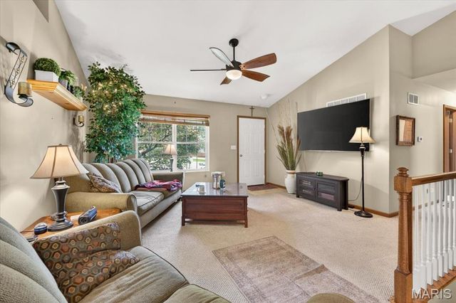 586 Monty View, Washington, MO 63090