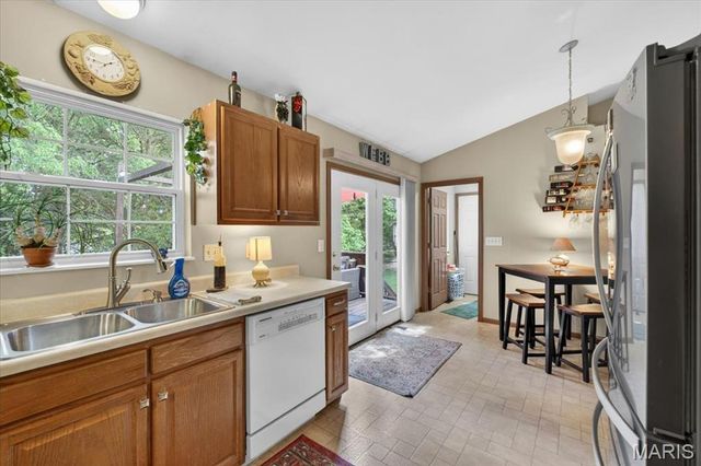 586 Monty View, Washington, MO 63090