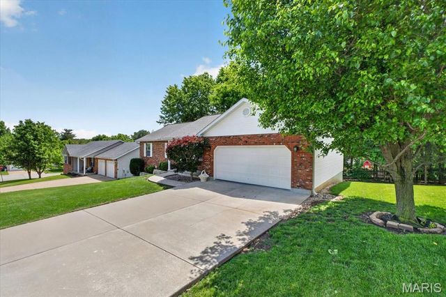 586 Monty View, Washington, MO 63090