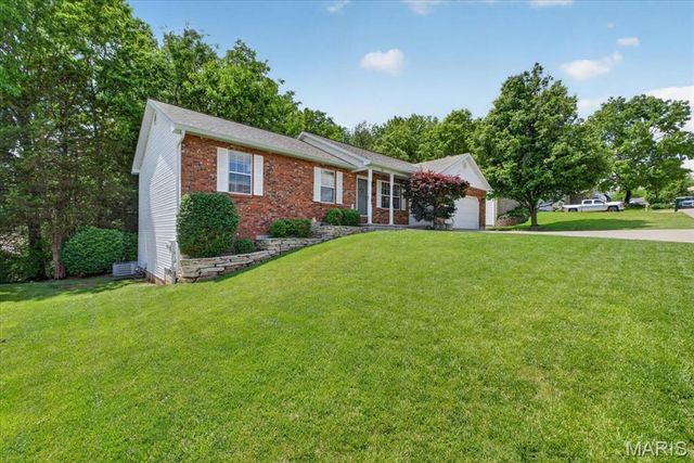 586 Monty View, Washington, MO 63090