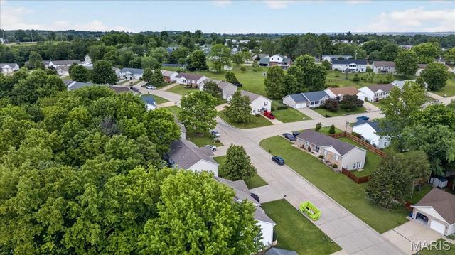 586 Monty View, Washington, MO 63090